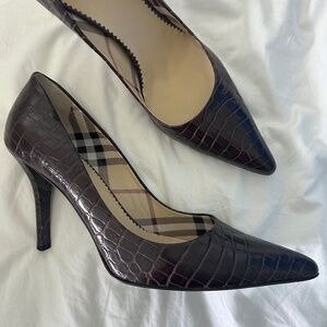 BURBERRY Brown Croc Leather Pumps SZ 41